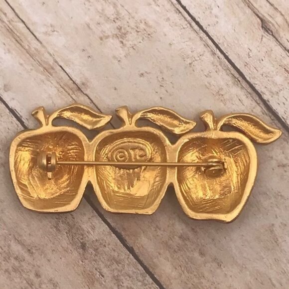 Tanya Creations Three Apples Brooch Pin Enameled Signed ©TC Teacher Gift - Picture 4 of 5